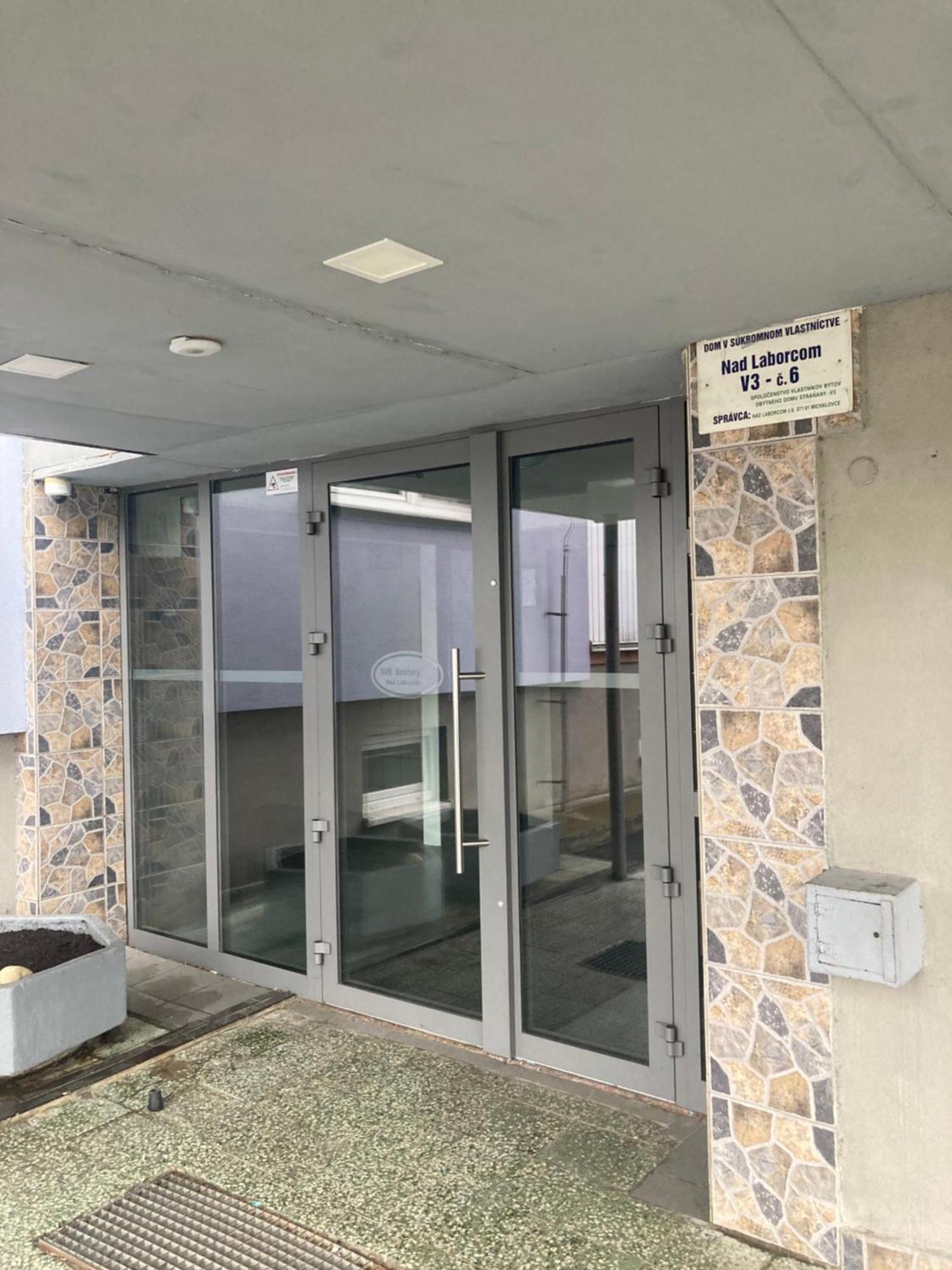 Apartman Nedaleko Centra Mesta Michalovce Exterior photo